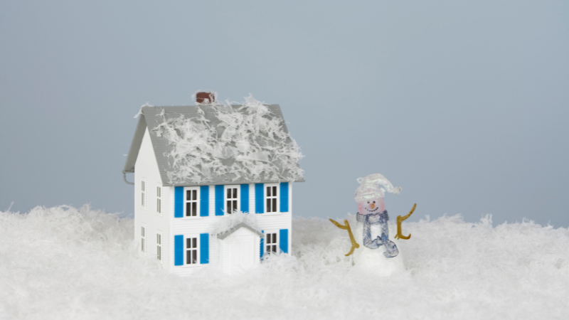 Does a Snow-Covered Roof Make a House Colder? - Parade