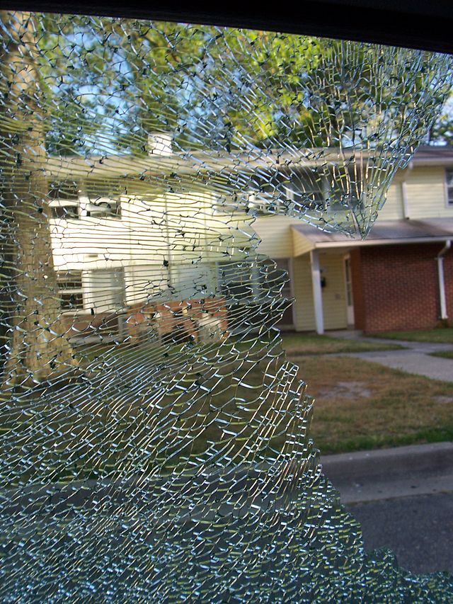 toughened glass reacting to breakage